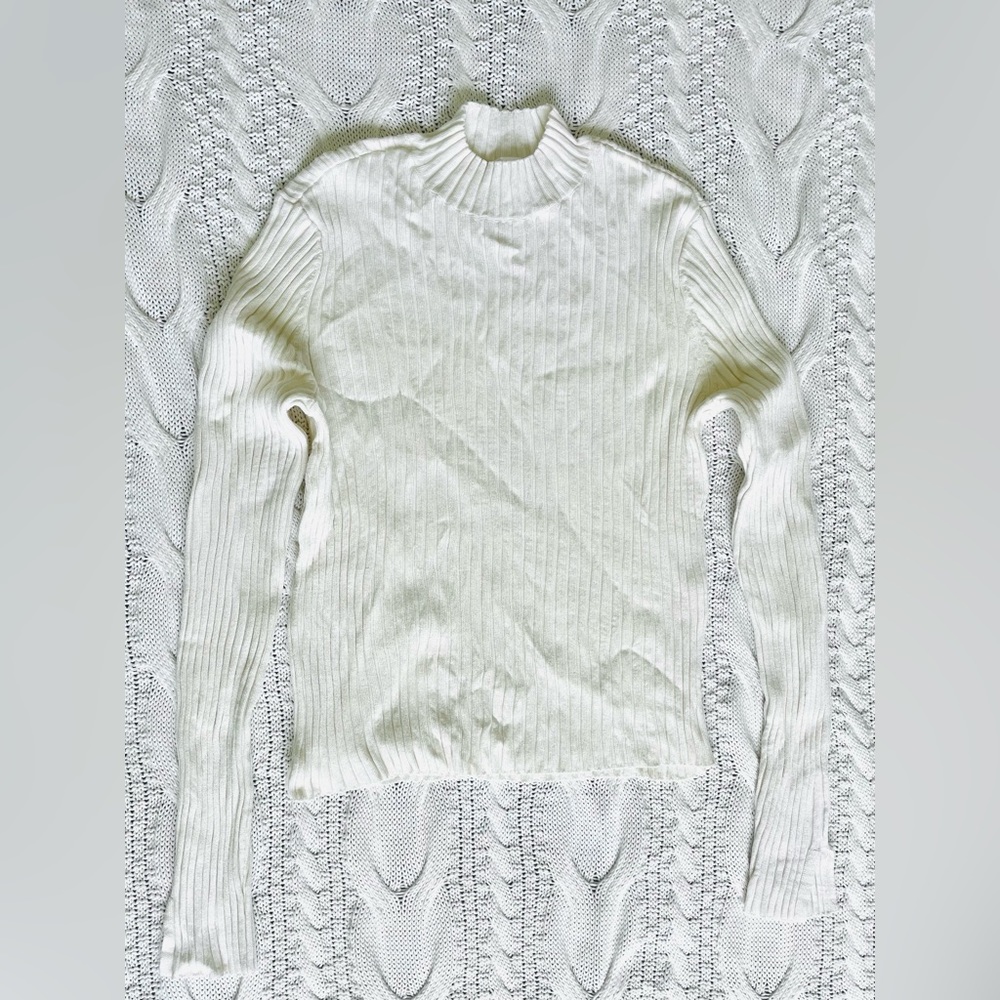 SELA Ribbed Mock Neck Top White Long Sleeve Minimalist XSP